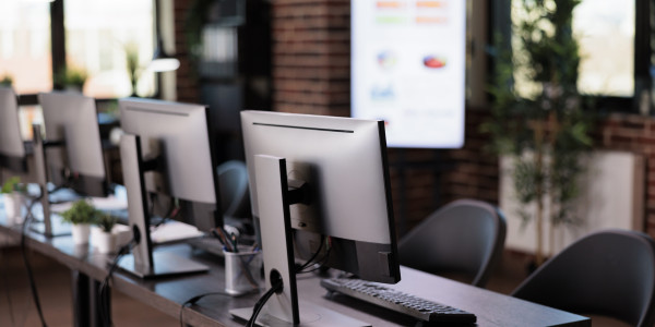 Proyectos de ICT Oficinas / Locales Comerciales Aldover · Diseño e implementación de redes cableadas e inalámbricas